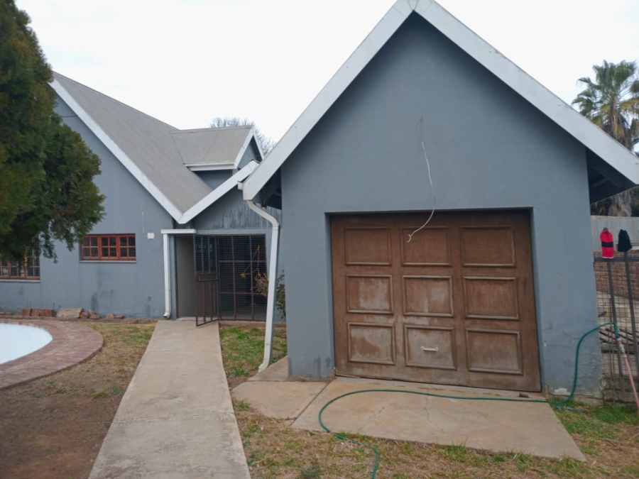 4 Bedroom Property for Sale in Bloemhof North West